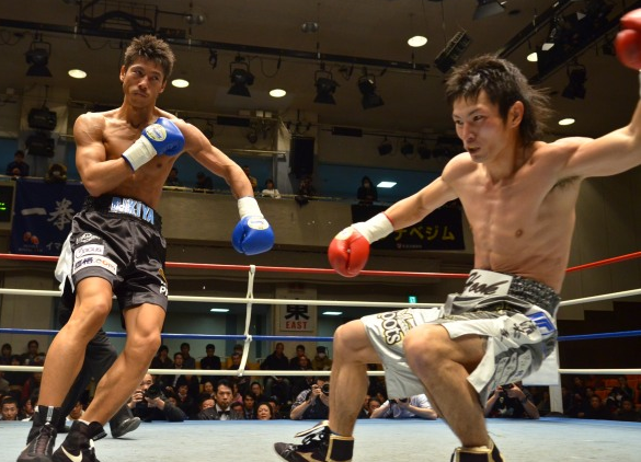 福原が芹江との元日本王者対決制す（ボクシングニュース）