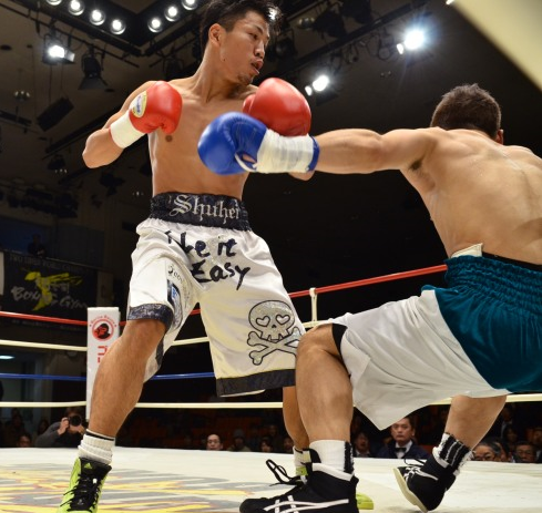 土屋の強打が久々に爆発（ボクシングニュース）