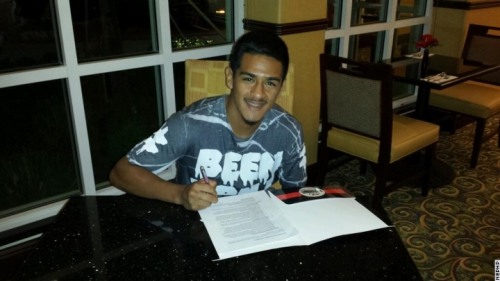 マグダレノ弟がエスピノサ・マネと契約（ボクシングニュース）