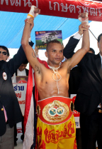 アムナット、フエンテスに判定勝ち、IBFフライ級（ボクシングニュース）