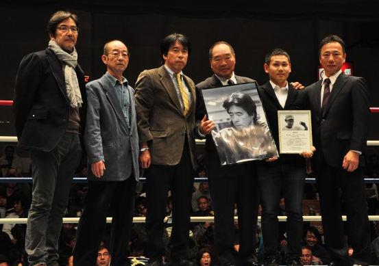 エディ賞、中出トレーナーと高山が喜び（ボクシングニュース）