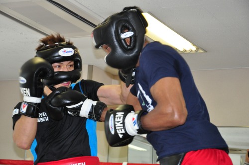 DSC_0045 村田が下田と公開練習「自信ある」(ボクシングニュース)