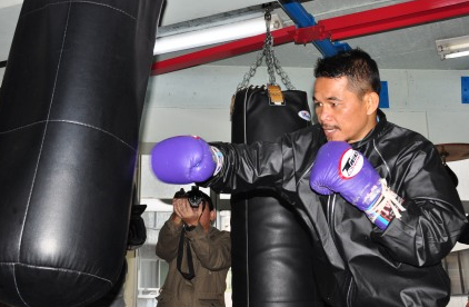 デンカオセーン、子ども6人のために勝つ！（ボクシングニュース）