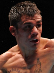 rebeco3 レベコ、ヴィデスを撃沈V6(ボクシングニュース)