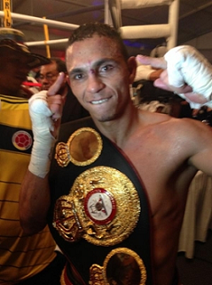 perez ペレスが敵地でWBAライト級暫定王座獲得(ボクシングニュース)