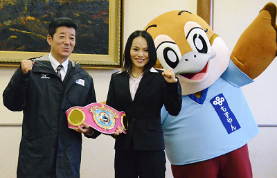 ikehara 池原シーサー久美子が大阪府知事を訪問(ボクシングニュース)