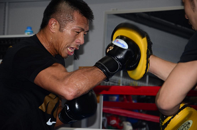 uchiyama1 内山高志、回復した右拳炸裂の予感(ボクシングニュース)