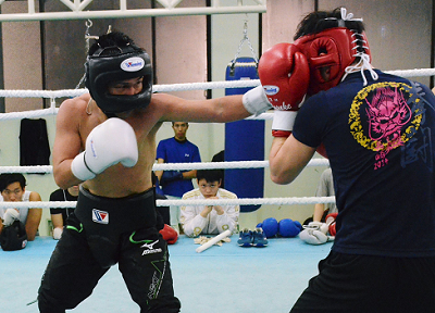takayama 高山勝成が近大でスパーリング(ボクシングニュース)