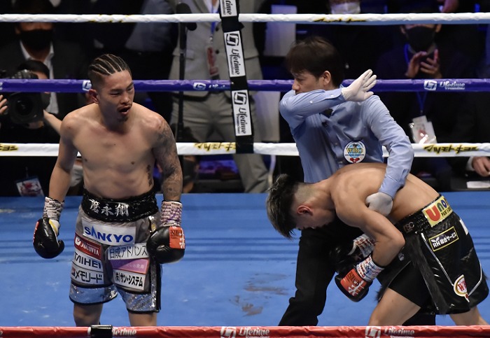 井岡一翔が田中恒成に8回TKO勝ち “格の違い”見せつけWBO・S・フライ級