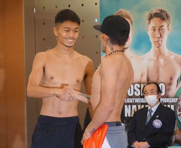 挑戦者の岩田翔吉「ぶっ飛ばしてやる」 王者ゴンサレスとのフェイスオフで闘志アップ – Boxing News（ボクシングニュース）