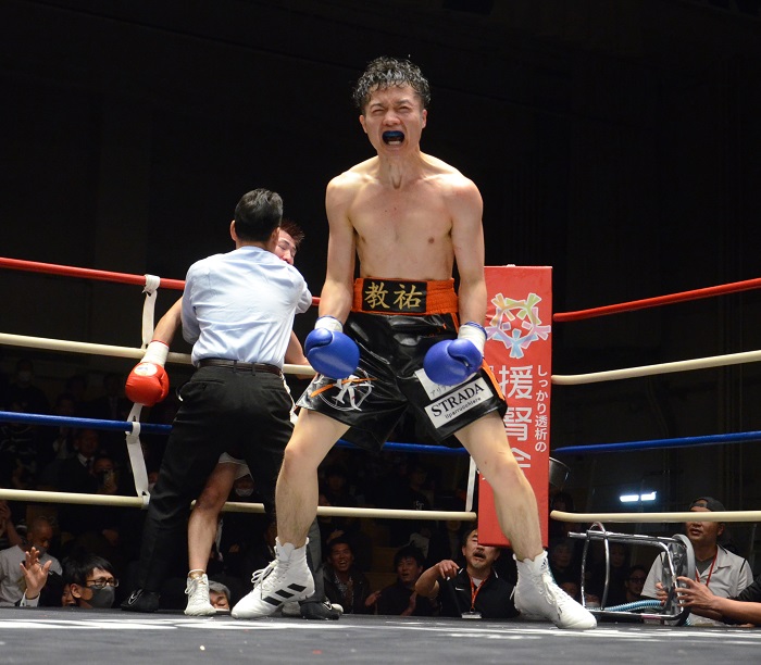 安藤教祐が日本L・フライ級挑戦権つかむ 曲者の亀山大輝に5回TKO勝ち 