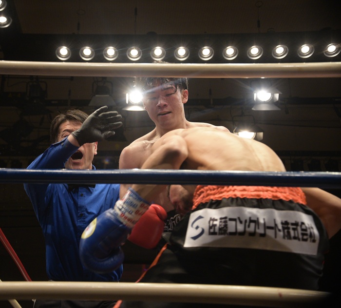再挑戦目指す中川公弘が漁師ボクサー川村志樹に判定勝ち – Boxing News